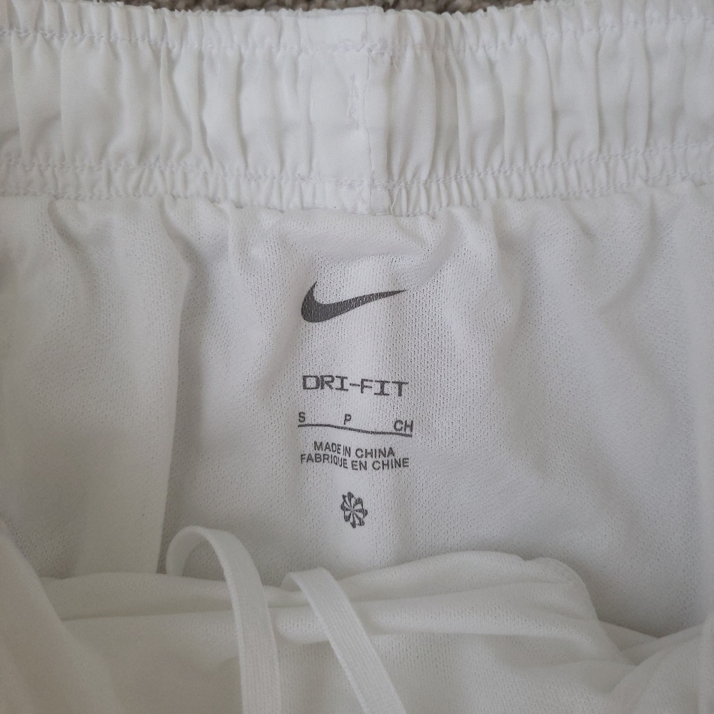 Nike shorts - Picture 3 of 5
